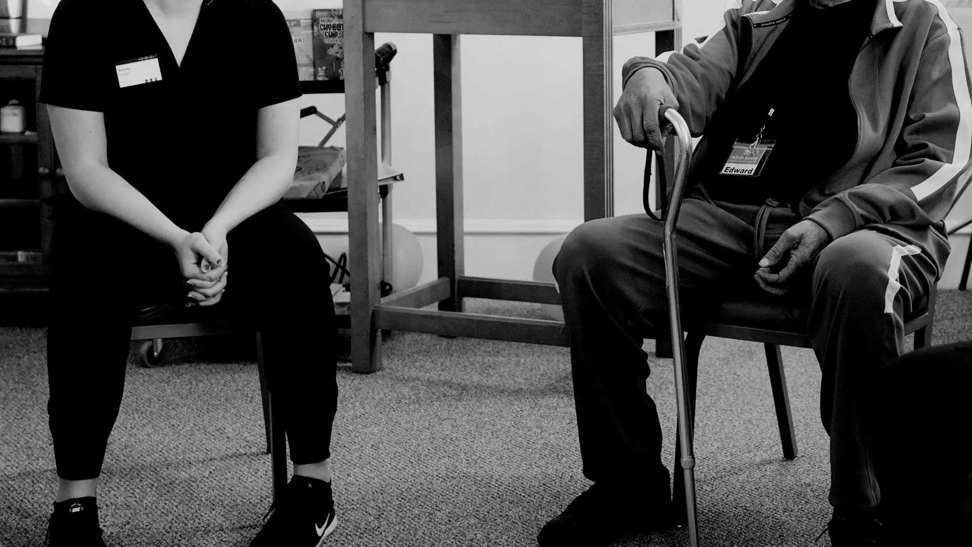 photo of a university intern working with a participant during a dementia support session at the Magnolia Center for Brain Health
